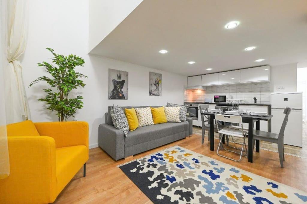 2 Bedroom Flat In Damjanich Str., Hirsch Apartament