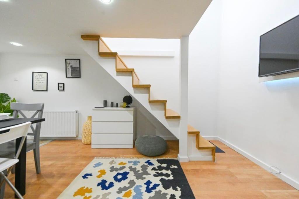 Apartament 2 Bedroom Flat In Damjanich Str., Hirsch Budapesta