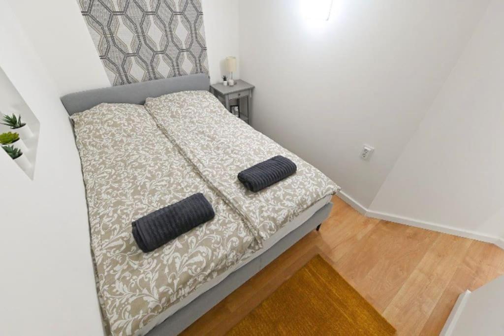 2 Bedroom Flat In Damjanich Str., Hirsch Budapesta