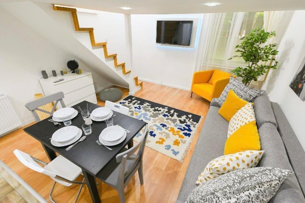 Apartament 2 Bedroom Flat In Damjanich Str., Hirsch